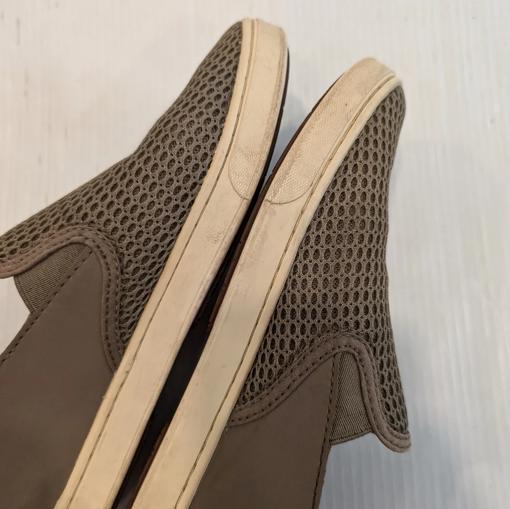 OLUKAI Pehuea tan green slip-on sneakers loafers size 8